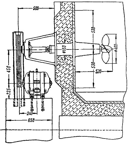 Рис. 83. Механизированная мешалка для вина