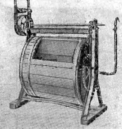 Рис. 101. Вращающийся барабан для мытья фильтровальных мешков
