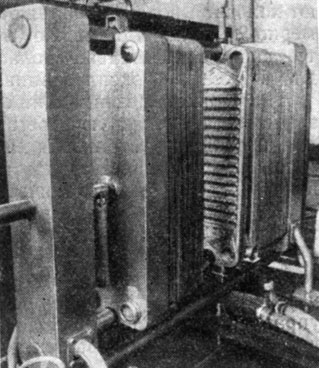 Рис. 134. Пластинчатый охладитель для сусла (Jmpuls, ГДР)